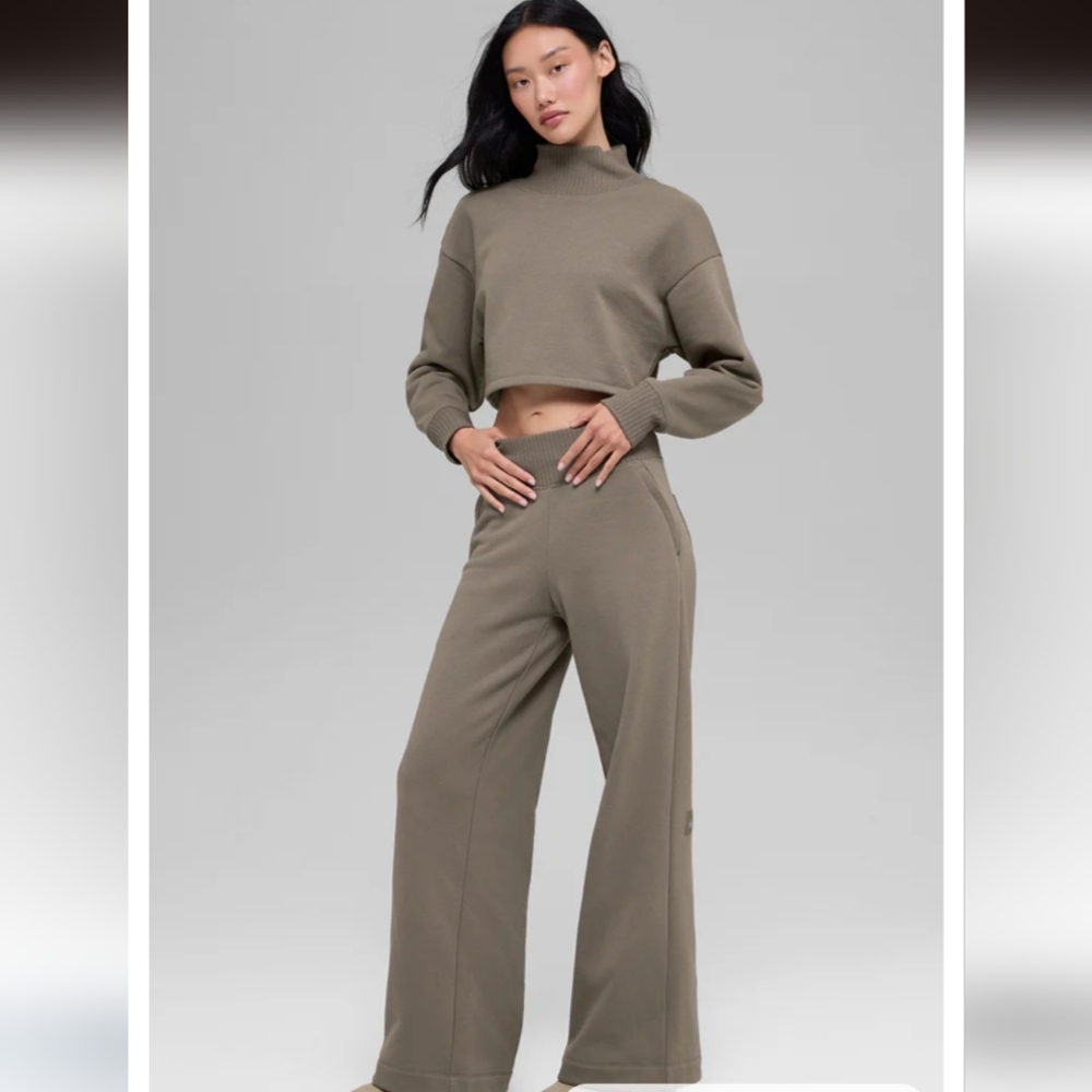 ALO Yoga🤎 NEW COLOR DROP Light Cocoa Wide Leg Sweatpant - Picture 6 of 10